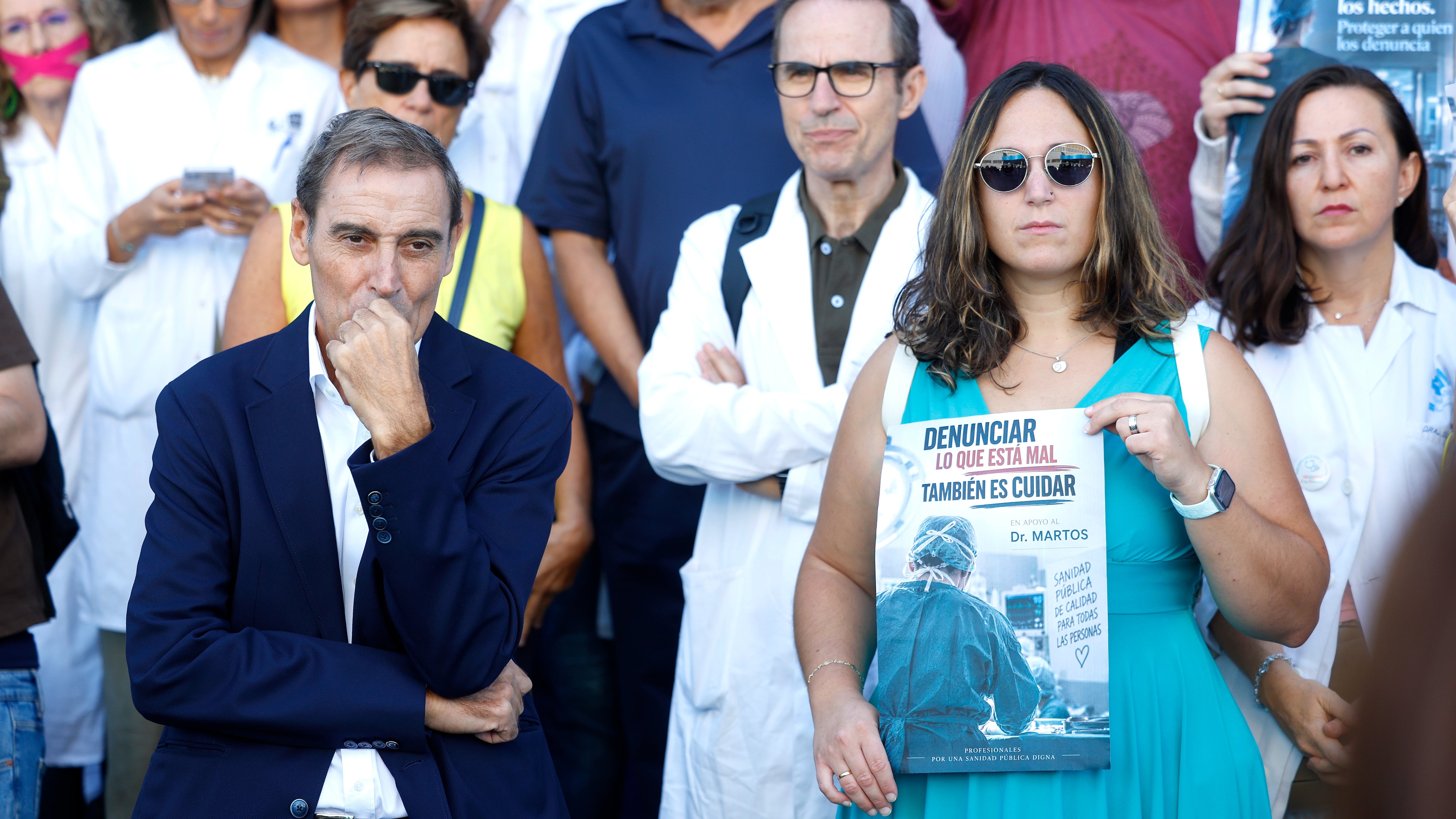 El doctor Luis Martos se querellará contra la consejera de Sanidad madrileña por decir que él manipuló las listas de espera