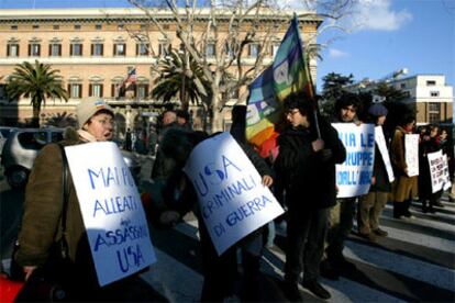 Lo sucecido en Irak ha aumentado el sentimiento antiamericano en la izquierda italiana. En la imagen, una manifestación de ayer en Roma.