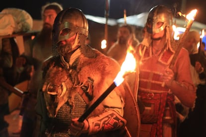 The Vikings almost invaded Galicia several times or so say the people of Foz, who are still celebrating these failed attempts which were neatly curtailed by the bishop Saint Gonzalo who, according to legend, prayed from the Alto de la Grela for the attacks to stop. The episode is commemorated over three days – this year from August 30 to September 1 – with a medieval market and a colorful reenactment of the Vikings landing at Tupide beach, where a Viking funeral takes place against a backdrop of drums and flaming torches at nightfall. The festival ends with the smallest citizens of the town reenacting a landing of their own.