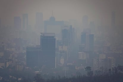 Vista de la Ciudad de México durante la fase 1 de Contingencia Ambiental en mayo 2024.