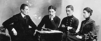 Familia Wittgenstein en una imagen proporcionada por la editorial Acantilado. De izqda. a dcha.: Willy Zitkovsky, Rudolf Wittgenstein, Harry Zitkovsky, Margaret Wittgenstein.
