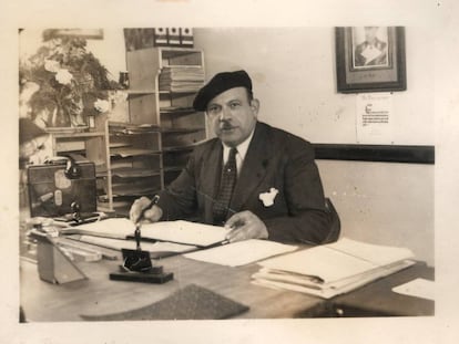 José María Otto Warncke, en el despacho del citado campo, donde tenía sus oficinas para reclutar trabajadores.
