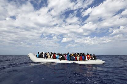 Un grupo de inmigrantes rescatados en Lampedusa.