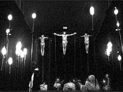 Escena de la crucifixión en la Pasión de Casarabonela.