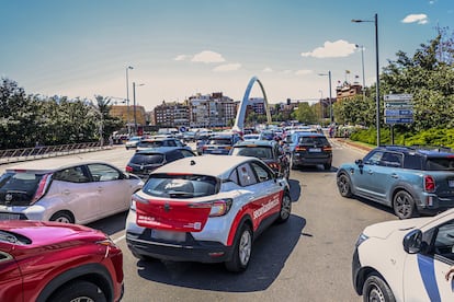 Atasco de coches en Madrid, en una imagen de archivo.