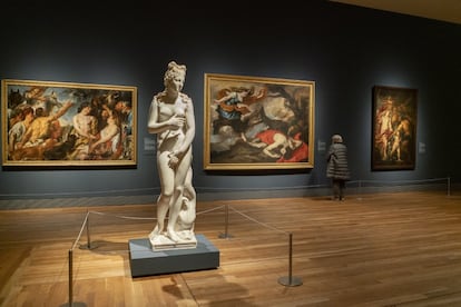 Todas son obras de gran formato y con mujeres, desnudas o semidesnudas, como protagonistas. La exposición que podrá ver el público en Madrid es diferente a la de la National Gallery y la que viajará al museo de Boston. En ambos, la propuesta se reduce a las seis "poesías" a solas. El Prado ha dado más profundidad a su propuesta y acompaña la magna serie junto a obras de Veronese, Poussin, Van Dyck, Rubens y Velázquez.