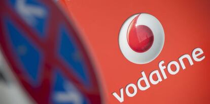 Ayer se supo que Vodafone podrá acceder de manera inmediata a la fibra óptica de Telefónica tras alcanzar ambas compañías un acuerdo comercial.
