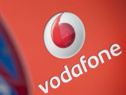 Ayer se supo que Vodafone podrá acceder de manera inmediata a la fibra óptica de Telefónica tras alcanzar ambas compañías un acuerdo comercial.