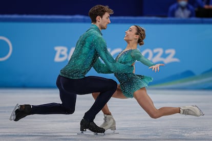 Laura Barquero y su compañero Marco Zandron, en acción en los Juegos de Invierno de Pekín 2022. 