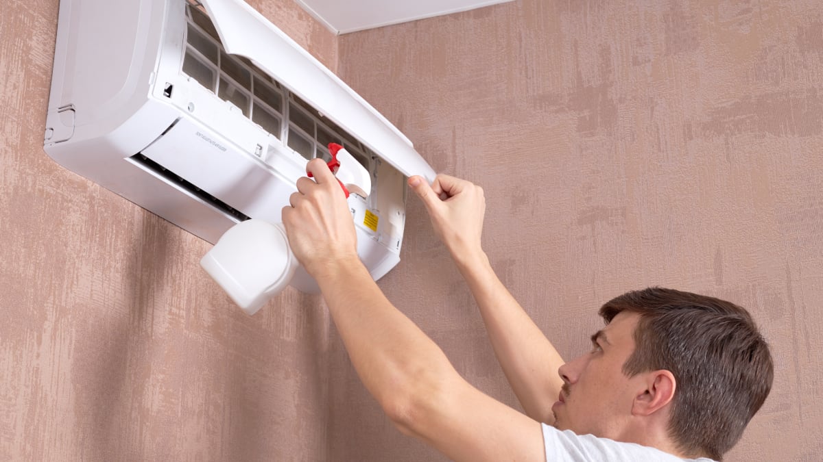 Pon a punto tu aparato de aire acondicionado: el espray limpiador de 10 euros que elimina gérmenes y bacterias.