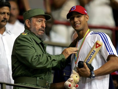 Fidel Castro y Yulieski Gourriel en 2006.