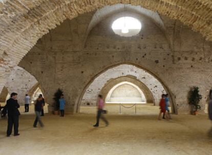Interior de las Reales Atarazanas, ayer durante la presentación del proyecto que convertirá al edificio en el nuevo CaixaForum Sevilla.