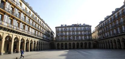 La Plaza de la Constitución de San Sebastián,  vacía debido a la huelga general.