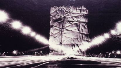 Fotomontaje de Christo con el Arco de Triunfo de París envuelto (1963).