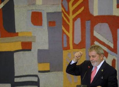El presidente brasileño, Luiz Inácio Lula da Silva, realiza un discurso para anunciar la creación de la Comisión de la Verdad sobre los crímenes de la dictadura