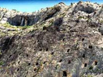 Les Covetes dels Moros, en el Barranc de la Fos de Bocairent.
