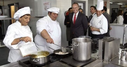 El presidente Alberto Fabra, en su visita de ayer al Centro de Desarrollo Tur&iacute;stico de Benidorm. 