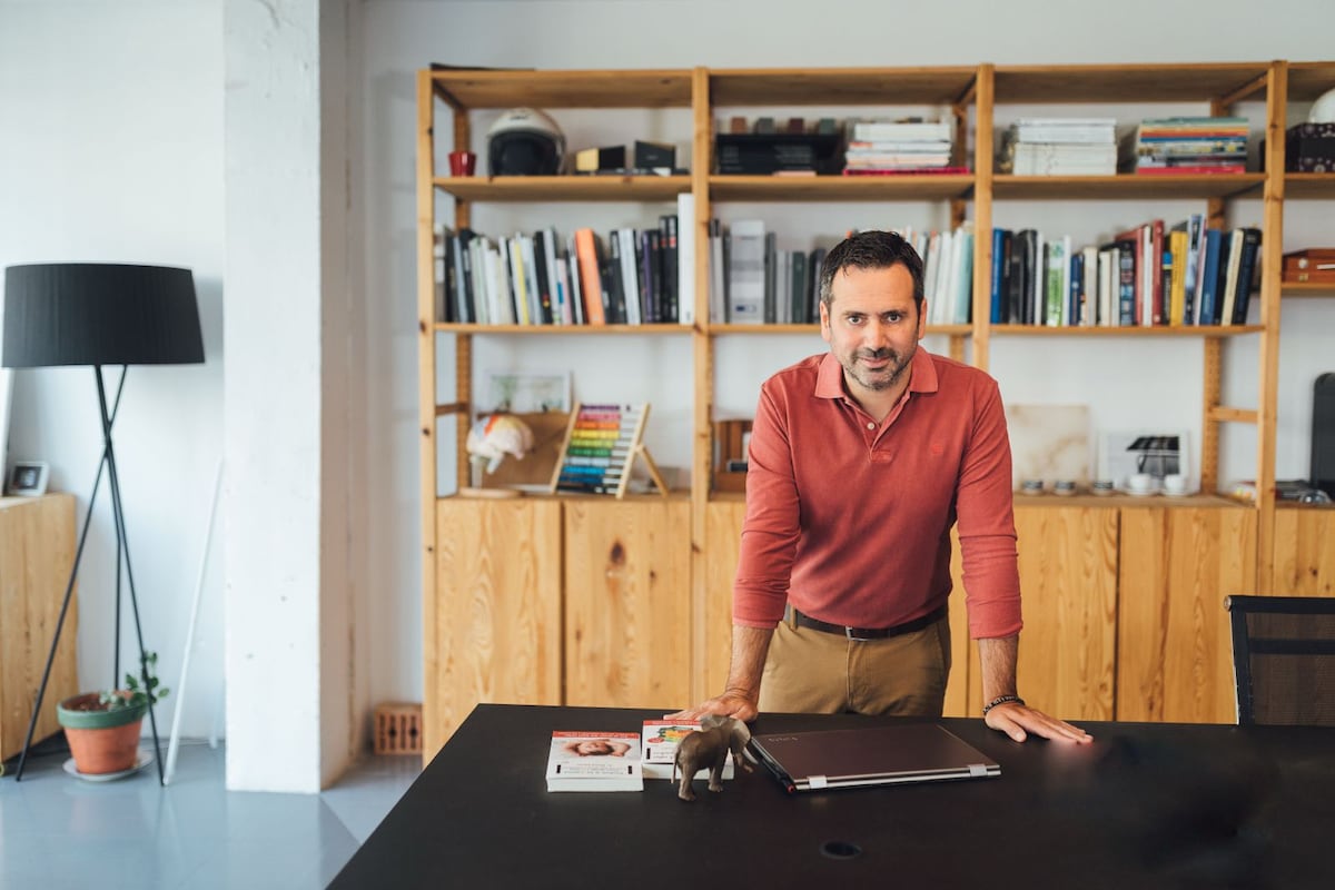 Álvaro Bilbao, neuropsicólogo: “Es fundamental enseñar a los hijos con claridad qué conductas son aceptables y cuáles no”