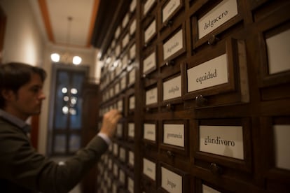 Fichero de hilo en la sede de la Real Academia, en Madrid.