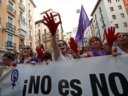 Manifestación en Pamplona en 2018, en protesta por la puesta en libertad bajo fianza de los cinco miembros de la Manada.