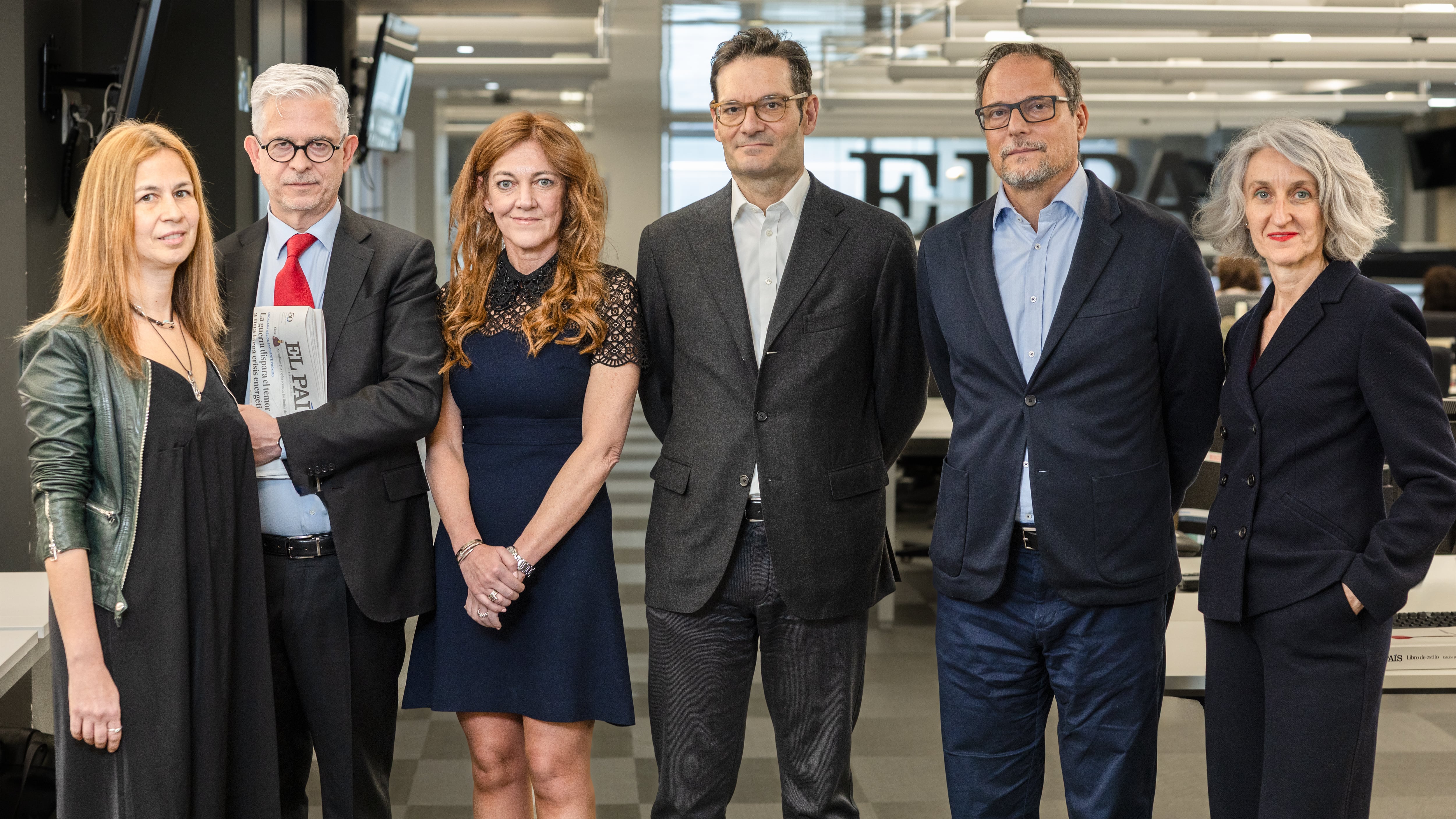El jurado de los premios Ortega y Gasset 2026, en la redacción de EL PAÍS el pasado viernes. De izquierda a derecha, Cecilia Castelló, Javier Moreno, Pilar Gil, Joseph Oughourlian, Jan Martínez Ahrens y Soledad Alcaide.