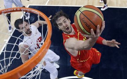 Paul Gasol machaca ante Kevin Love, en la final de los JJOO de 2012.