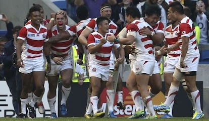 Japón celebra la victoria contra Sudáfrica.