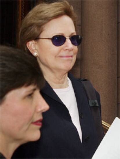 Marion Fahnestock, <i>Mimi</i> (con gafas), ayer en Nueva York.