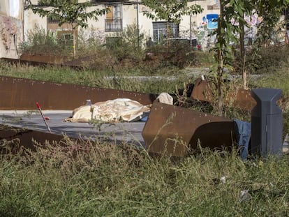 Estado en que se encuentra el jardín del IVAM en una imagen tomada este lunes por la mañana. 