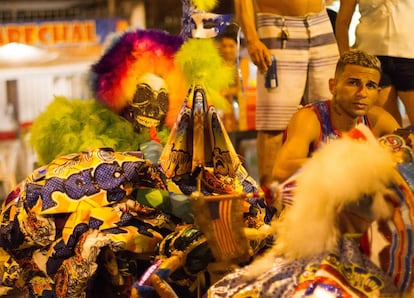 Os clóvis são o resultado da mistura de várias festas populares europeias. Há influência dos palhaços da Folia de Reis, dos bailes de máscaras franceses e de elementos das festas medievales do continente.