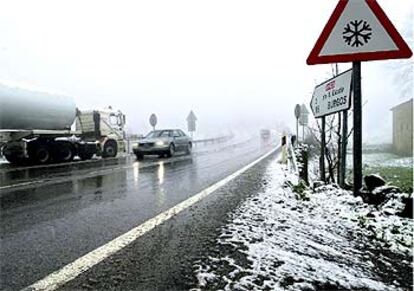 El temporal de viento y nieve ha obligado a cerrar varios puertos.