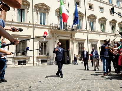 Giuseppe Conte, a la salida de la reunión con el primer ministro de Italia, Mario Draghi.
