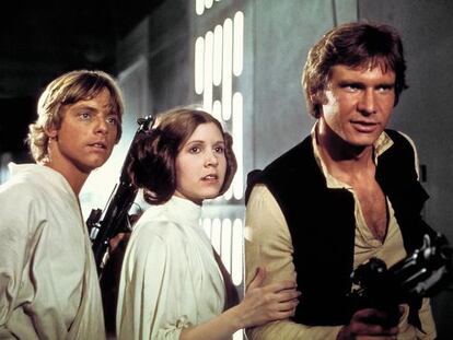 Mark Hamill, Carrie Fisher y Harrison Ford, en el primer filme de la saga.
