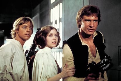 Mark Hamill, Carrie Fisher y Harrison Ford, en el primer filme de la saga.
