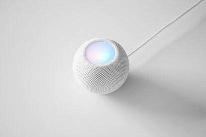 Altavoz HomePod mini de color blanco