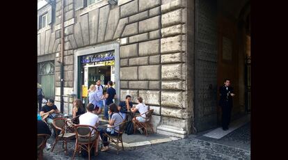 Roma. Sant’Eustachio, el
	famoso café cerca del Panteón. 