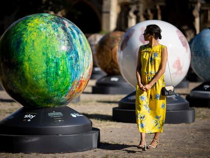 Esculturas sobre la Tierra expuestas en la muestra 'The World Reimagined' desde agosto hasta octubre en Londres.