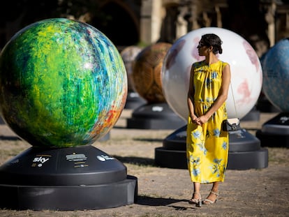 Esculturas sobre la Tierra expuestas en la muestra 'The World Reimagined' desde agosto hasta octubre en Londres.