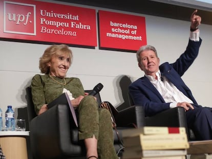 El editor Jorge Herralde, junto a su esposa Lali Gubern, durante el cto de homenaje.