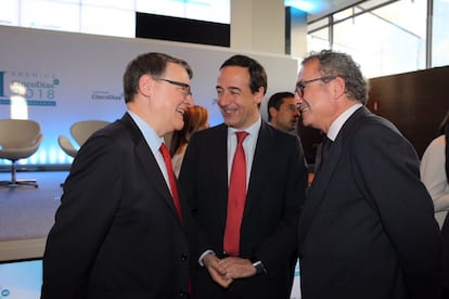 Jordi Sevilla, exministro de Administraciones Públicas; Gonzalo Gortázar, consejero delegado de CaixaBank; Manuel Polanco, presidente de PRISA.