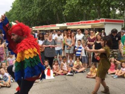 Un instante de la representación infantil de Microteatro.