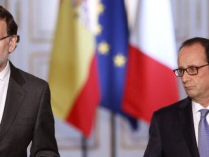 El presidente de Espa&ntilde;a, Mariano Rajoy, y el presidente frances, Francois Hollande, ayer en rueda de prensa en Par&iacute;s. 