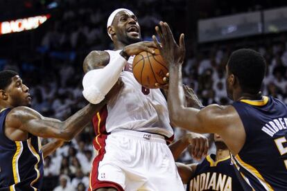 Granger y Hibbert frenan el avance de James.