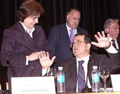 La ex ministra de Agricultura Loyola de Palacio y el presidente de la Comisión, Romano Prodi.