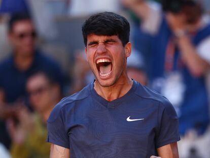 Tennis - French Open - Roland Garros, Paris, France - June 7, 2024 Spain's Carlos Alcaraz celebrates winning his semi final match against Italy's Jannik Sinner REUTERS/Lisi Niesner