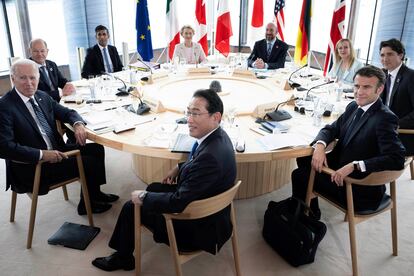 Desde la izquierda, Joe Biden, Olaf Scholz, Rishi Sunak, Ursula von der Leyen, Charles Michel, Giorgia Meloni, Justin Trudeau, Emmanuel Macron y Fumio Kishida posan para los medios antes del comienzo de una reunión de trabajo del G7, este viernes.