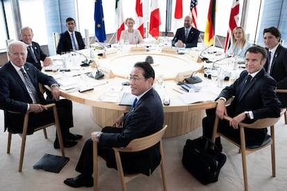 Desde la izquierda, Joe Biden, Olaf Scholz, Rishi Sunak, Ursula von der Leyen, Charles Michel, Giorgia Meloni, Justin Trudeau, Emmanuel Macron y Fumio Kishida posan para los medios antes del comienzo de una reunión de trabajo del G7, este viernes.