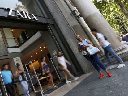 Fachada de una tienda de Zara en Barcelona. 