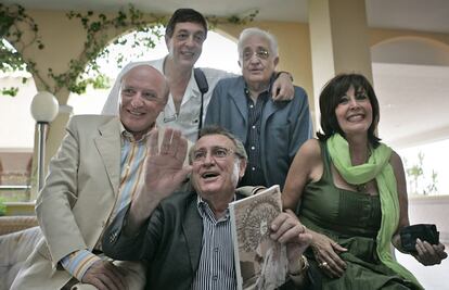 12 de julio de 2006. <br>El cantante Manolo Escobar , la actriz Concha Velasco, los actores Raúl Sénder y Mariano Ozores y el crítico de cine Andrés Arconada, antes del curso de verano "Manolo Escobar, persona y personaje" organizado por la Universidad de Almería.