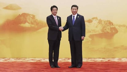 El presidente chino, Xi Jinping, y el primer ministro japonés, Shinzo Abe, en 2014.